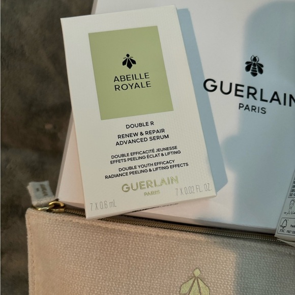 Guerlain Abeille Royale Skincare Set - Picture 3 of 10